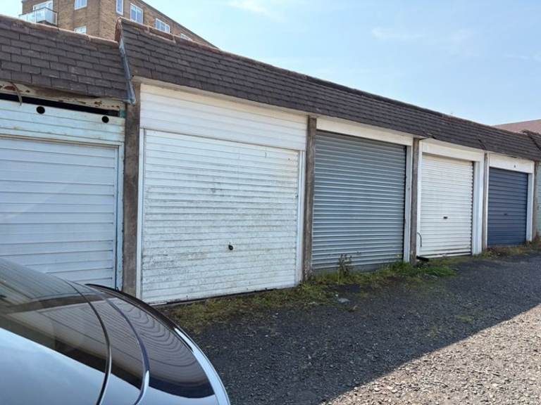West End Lock Up to rent