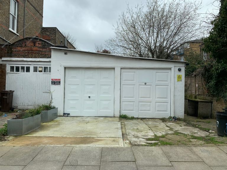 Garage and off street parking to let, London N4 Manor House/Finsbury Park