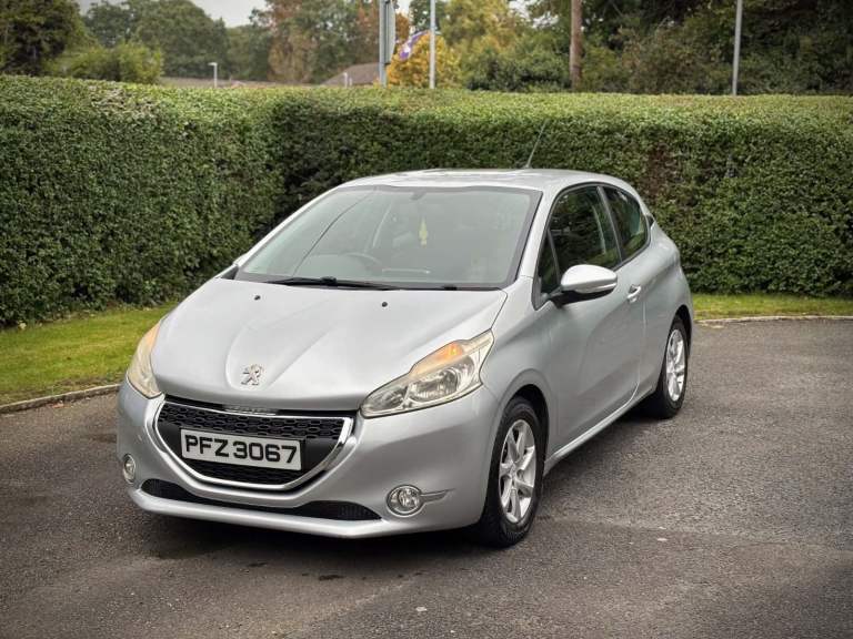 Peugeot, 208, Hatchback, 2013, Manual, 1199 (cc), 3 doors