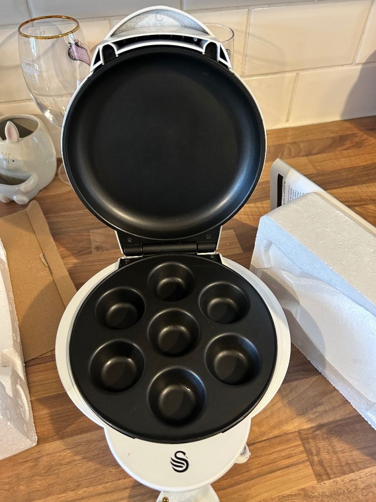 Swan cupcake maker