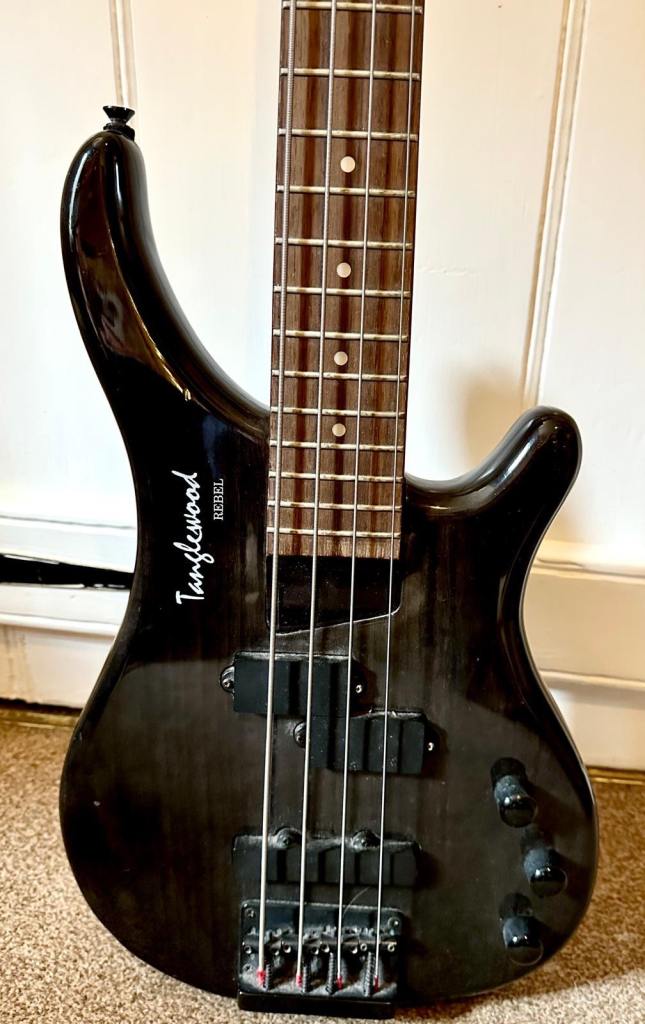 Tanglewood Rebel Bass Guitar & Behringer 45 watt bass amp (would split)