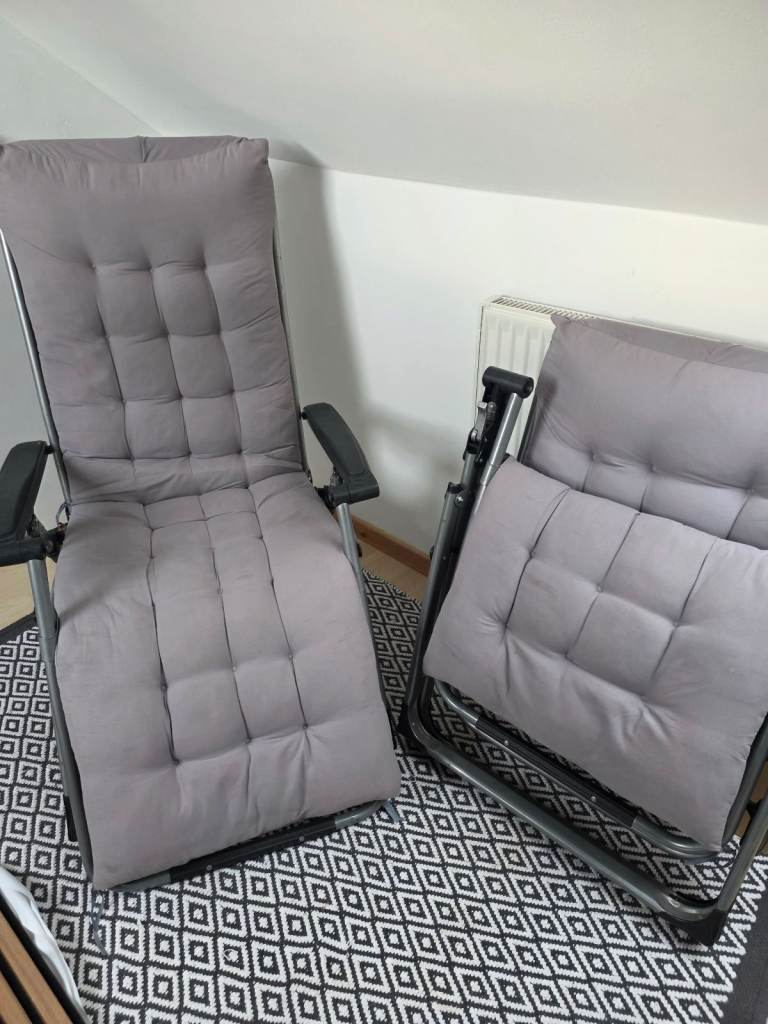 Pair of light weigh camping lounge chairs 