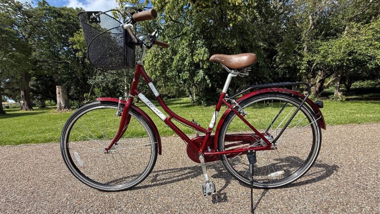 Ladies bike, Real Classic Ladies Bike in maroon features a retro step-through frame, in great condit