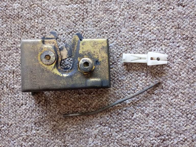 Volkswagen Polo II 86C 1989 Left Front door lock