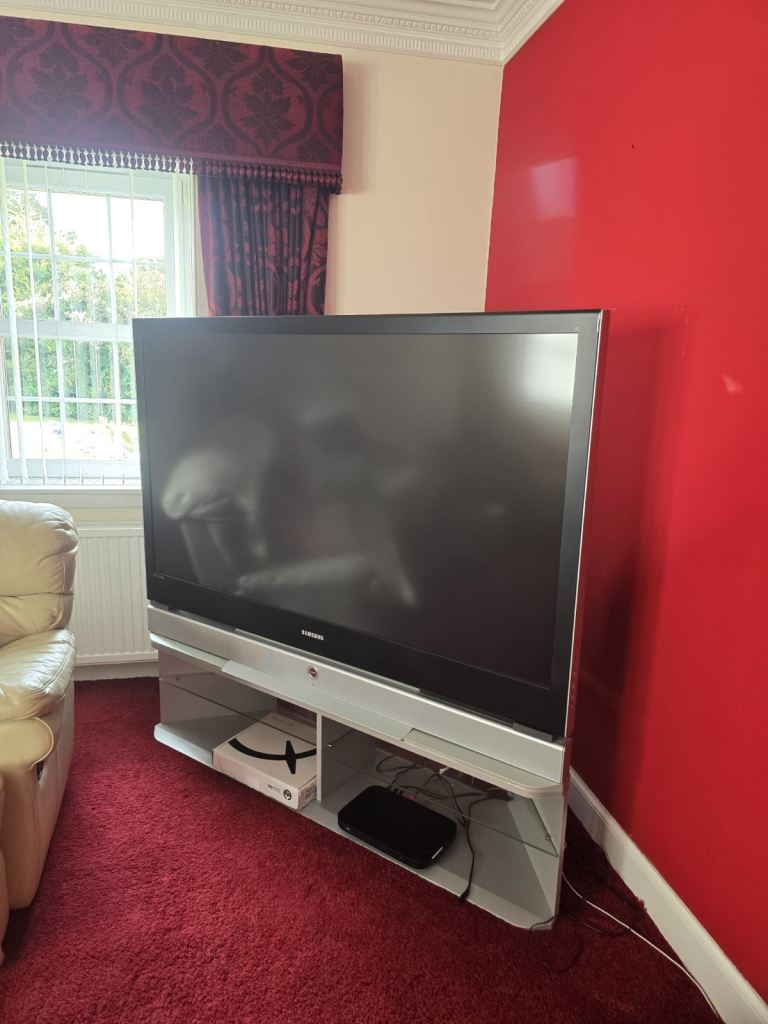 Samsung Flat Screen TV with Stand 
Samsung CRT TV with Stand
multiple speakers 
DVD player 