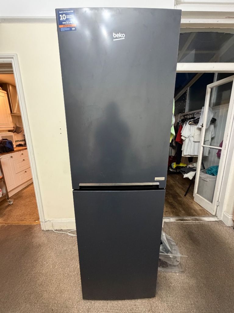 Beko Grey Fridge Freezer – Good Condition
