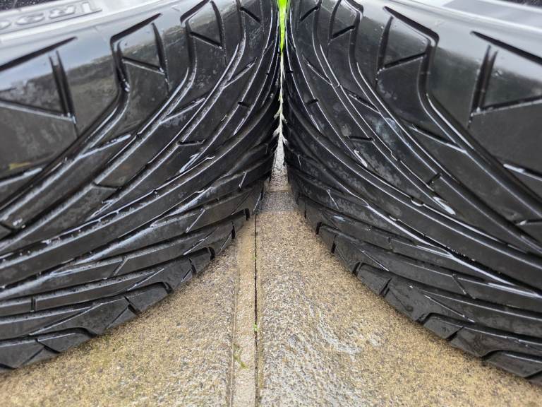235/35R19 91W Tyres x2 in perfect condition with tread depth of 9mm. Brand: TRIANGLE TR968