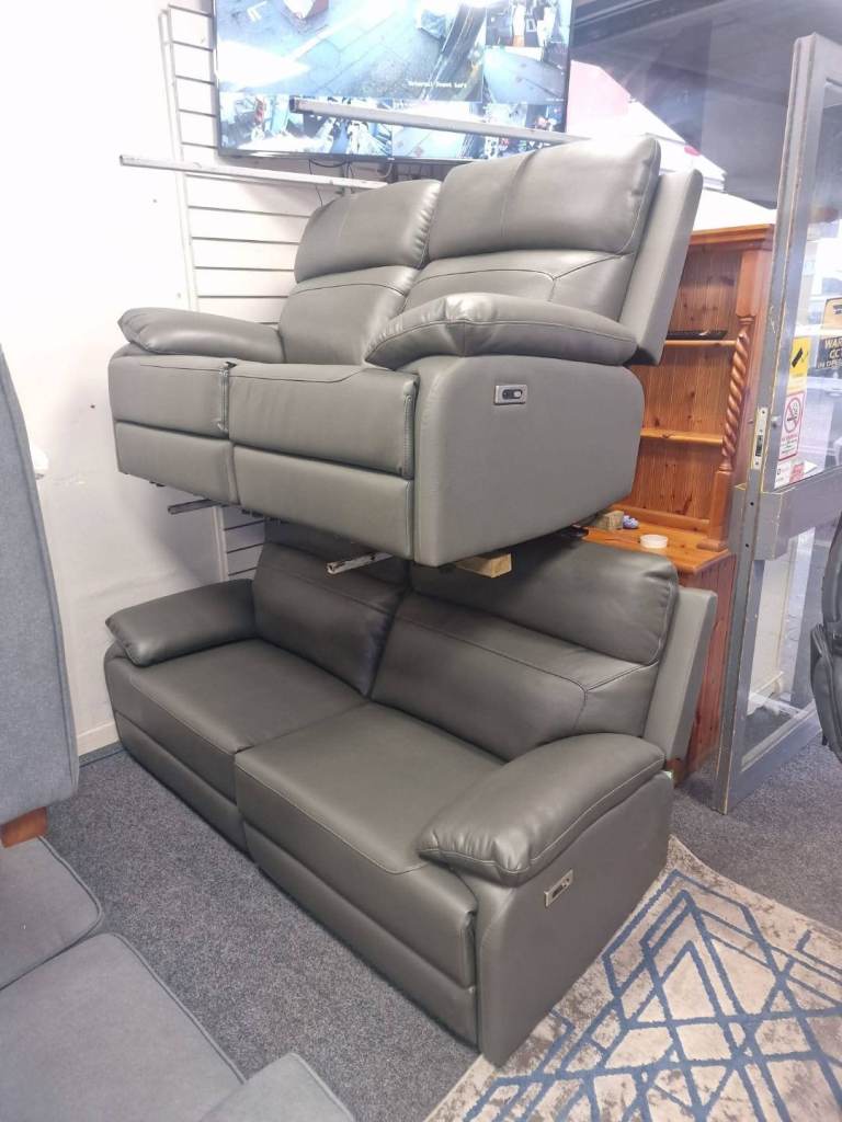 3&2 seater leather sofa £799 usb , electric recliner