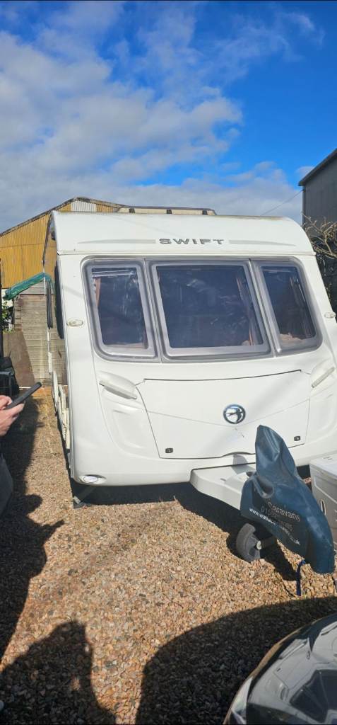 Swift charisma 4 berth with air awning 