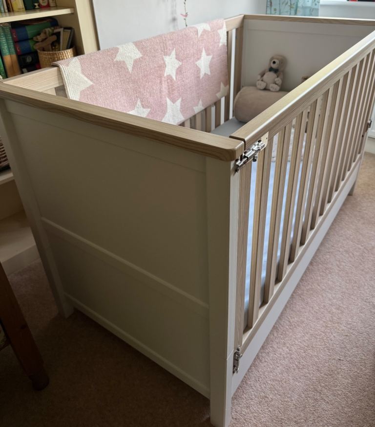 Mamas & Papas Cot Bed – Good Condition