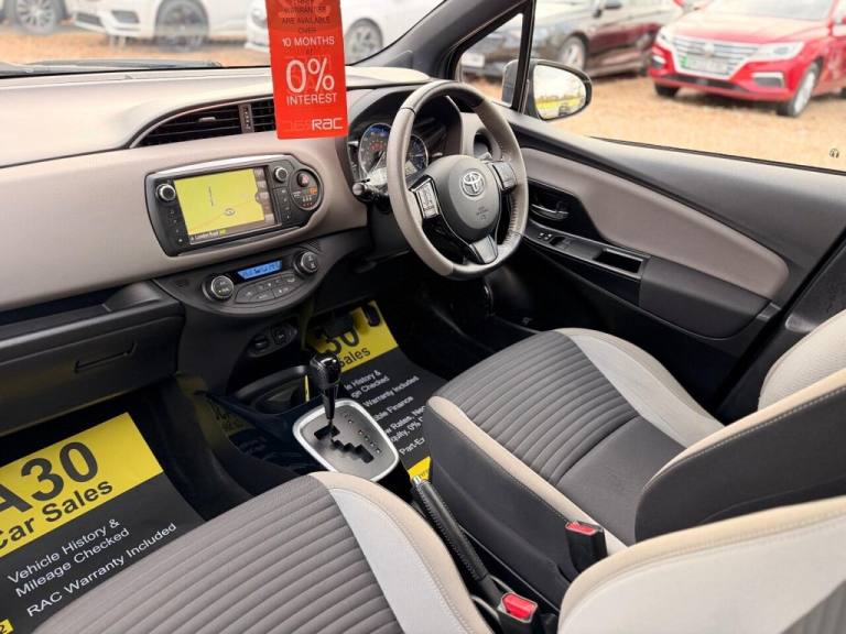 2016 Toyota Yaris 1.5 VVT-h Design E-CVT Euro 6 5dr Hatchback Automatic