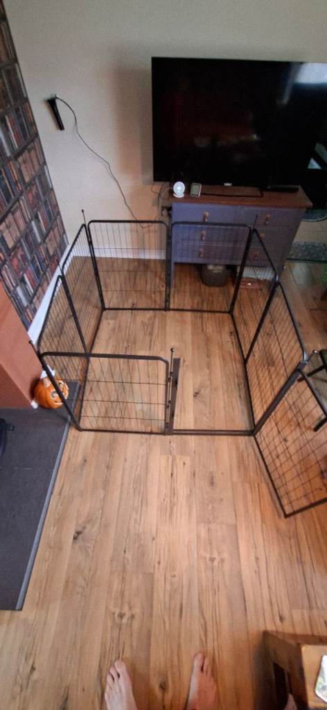 Dog play pen - collection only 