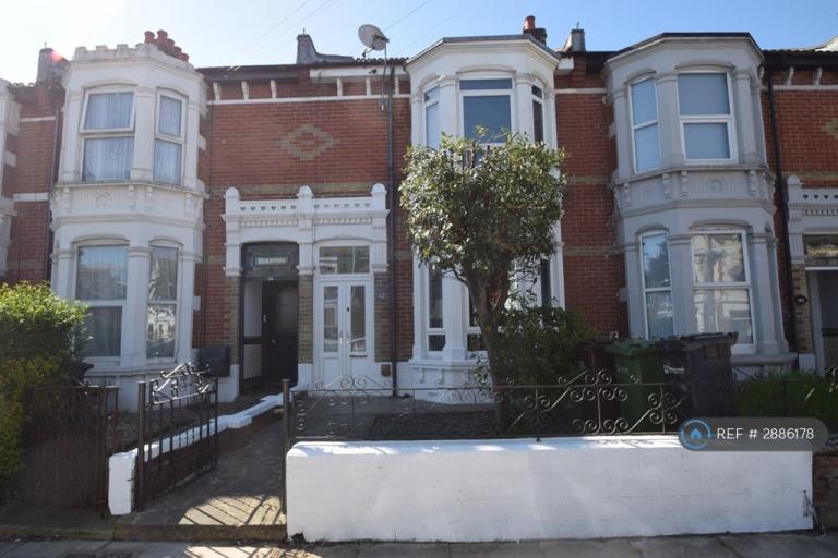 4 bedroom house in Stubbington Avenue, Portsmouth, PO2 (4 bed) (#2886178)