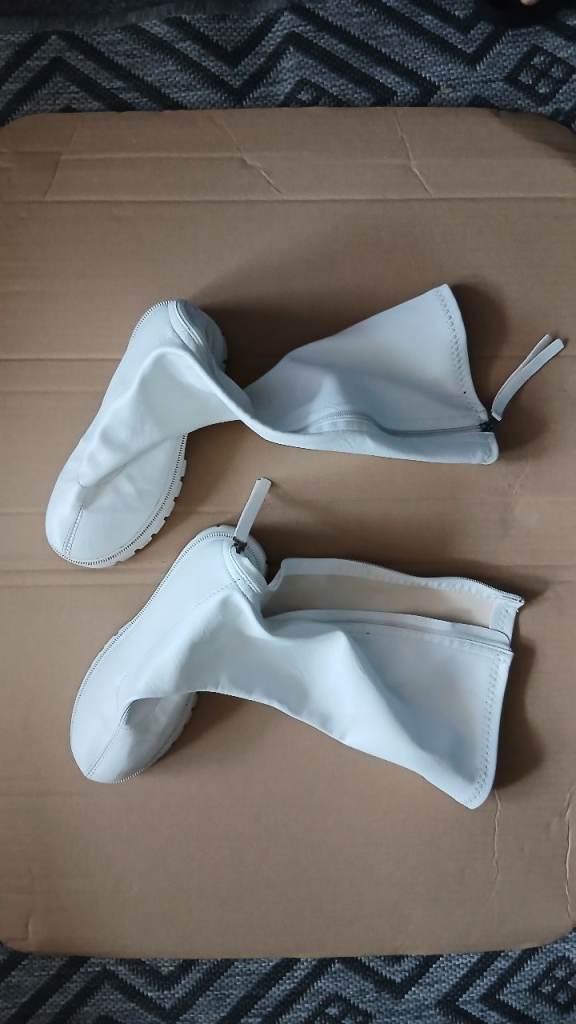 Size 36 Ladies white platform soft fake leather boots