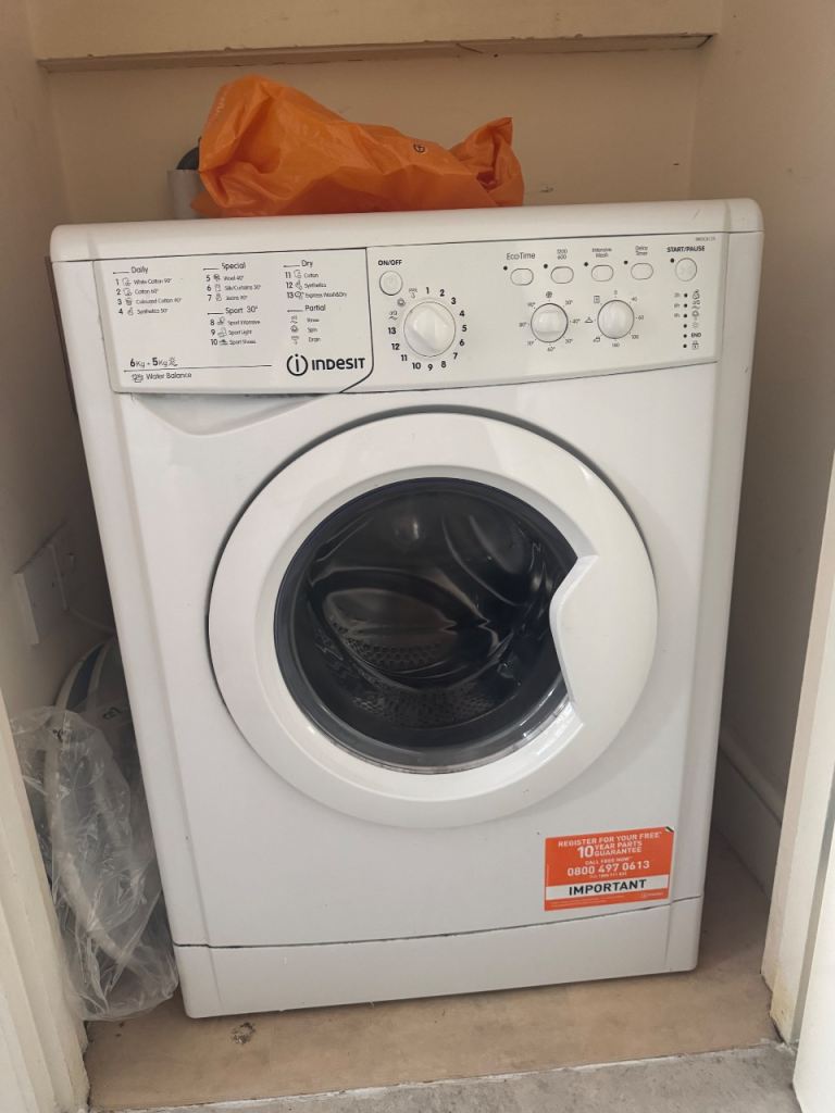 Indesit Washing Machine – White, Good Condition
