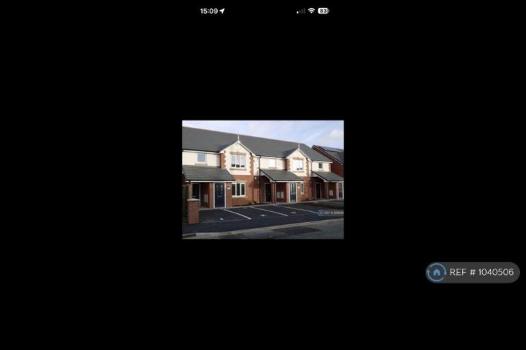 2 bedroom flat in Bromborough Road, Wirral, CH63 (2 bed) (#1040506)
