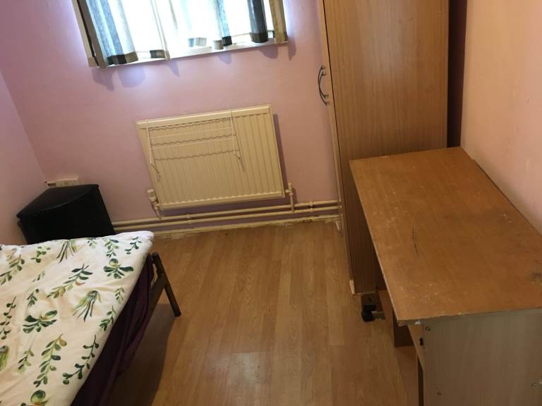 Nice Single Room Near Bromley-By-Bow Station, London E3