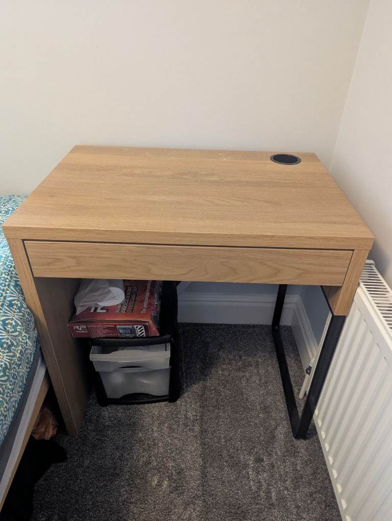 Small desk 