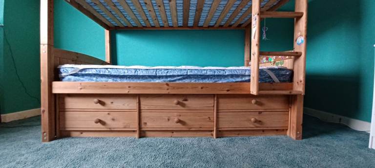 Bunk bed - wooden