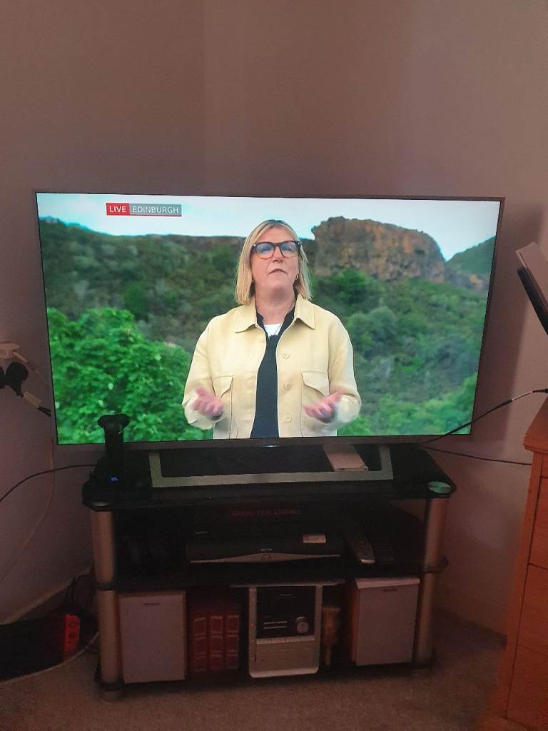 SONY BRAVIA Freeview 43innch TV With Remote Control