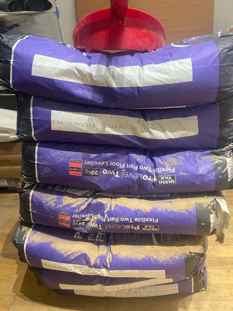 FLOOR SCREED 7 X 20kg bags+  4L MIX BOTTLES £70