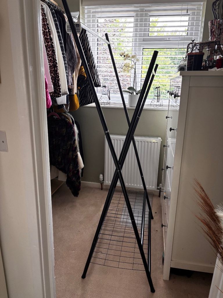 Black Metal Clothes Rail with Storage Shelf – Good Condition