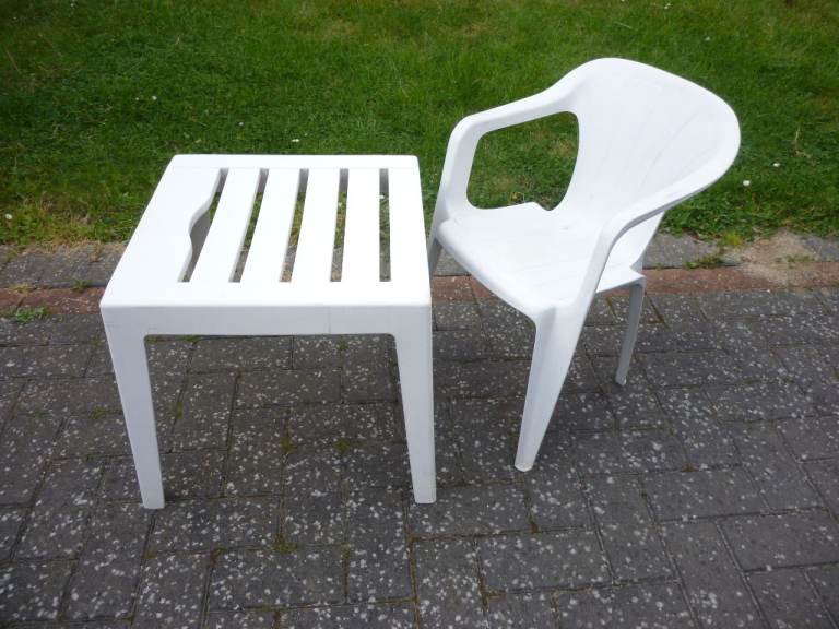 Childs washable set of table and chair,can be used indoors and out doors as well, only £25..