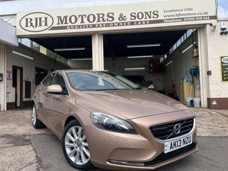 2013 Volvo V40 Volvo V40 D3 SE Lux Nav 5dr HATCHBACK Diesel Manual