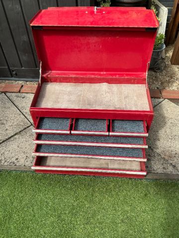 Vintage lockable tool chest with 6 draws and tray top with two