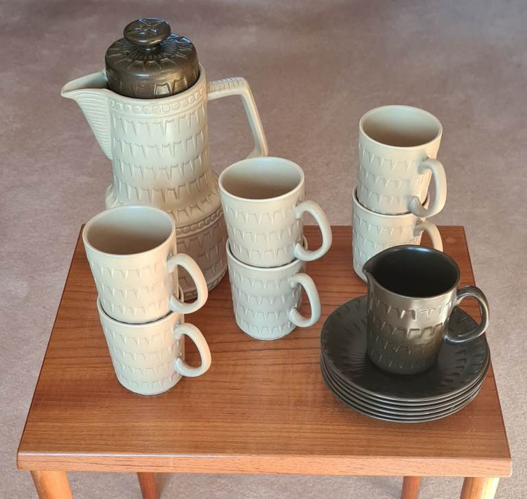 Retro Coffee Set with Textured Pattern – Full Set