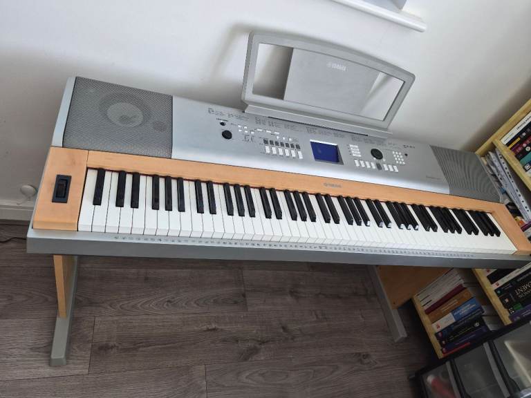 Yamaha Portable Grand Piano DGX-620