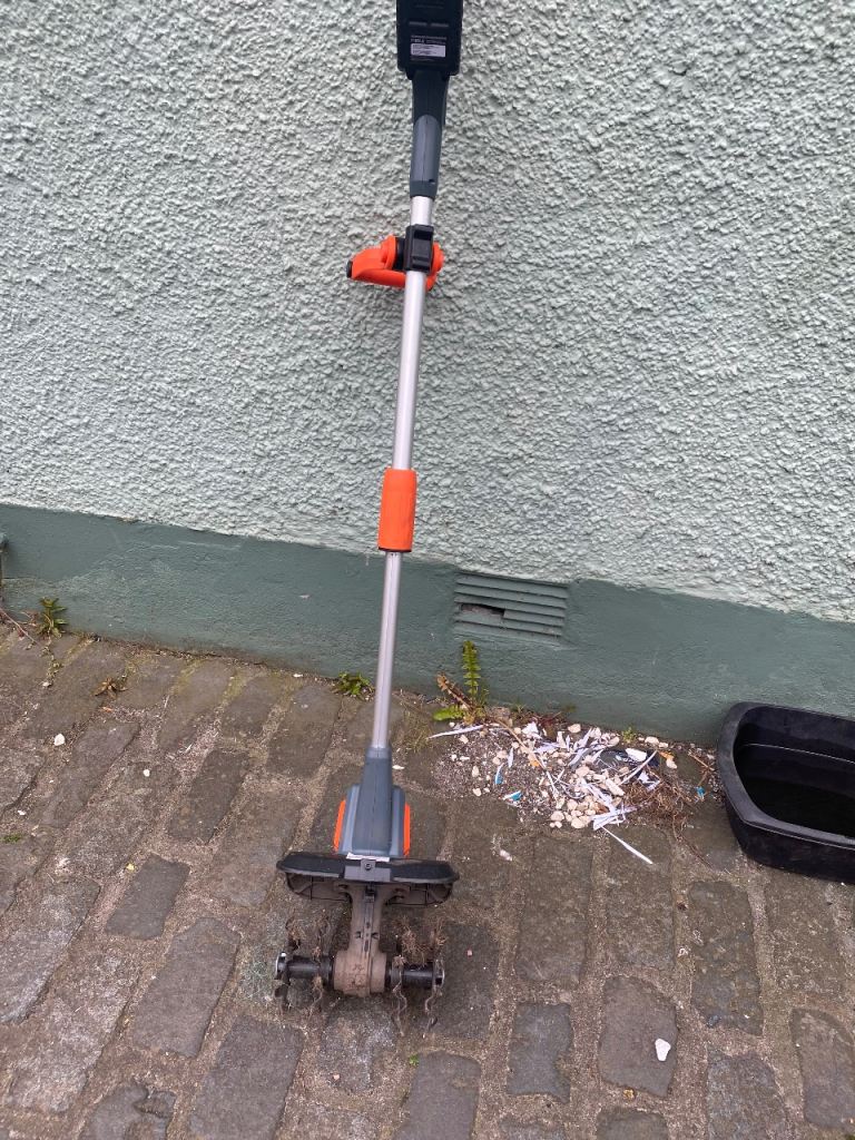 Garden tiller 