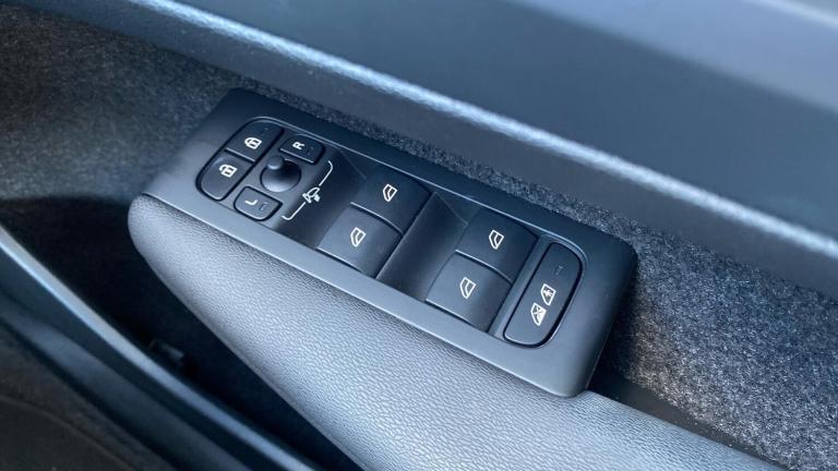 2024 Volvo XC40 2.0 B3 MHEV Ultra Bright SUV 5dr Petrol Hybrid DCT Auto Euro 6 (s/s) (163 p ESTAT...