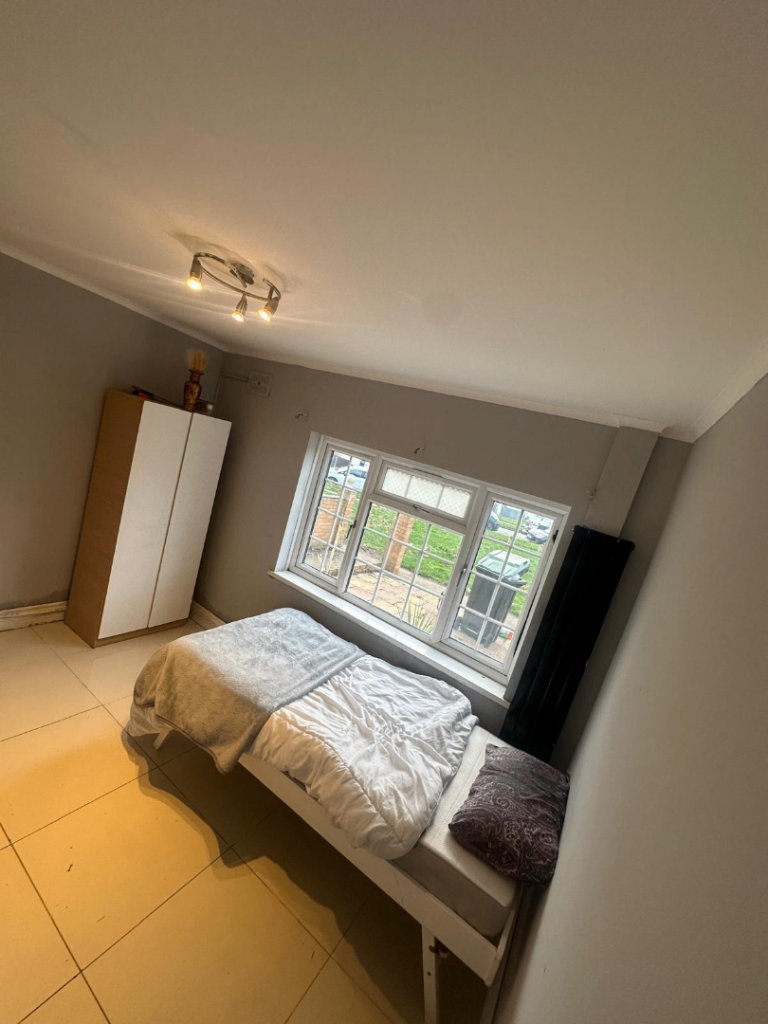 Spacious & Cosy double room for rent CR7 8AG