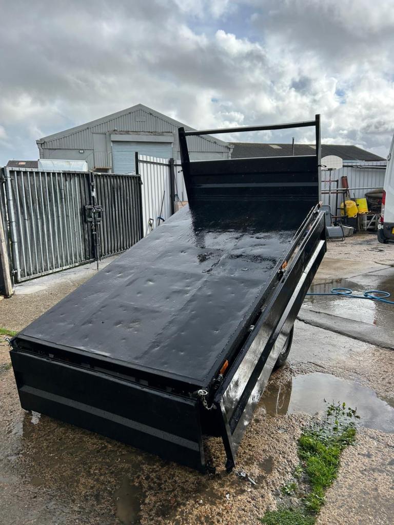 Hydraulic tipper trailer 