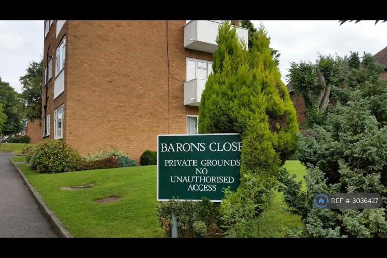 2 bedroom flat in Barons Close, Birmingham, B17 (2 bed) (#3036427)