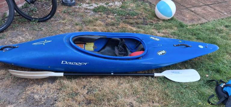 Dagger RPM Kayak – Blue with Paddle Included