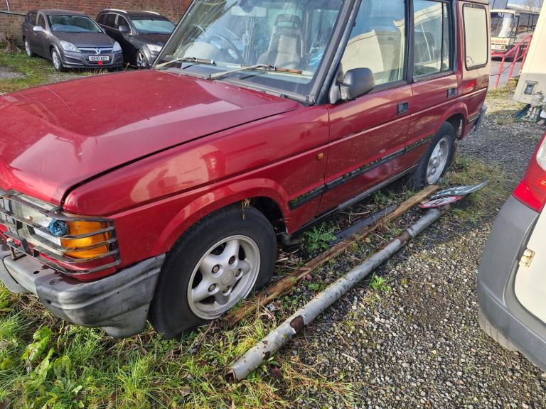 1997 LAND ROVER DISCOVERY 300 Tdi S 5dr Automatic. Spares or repairs. 7 seater. 