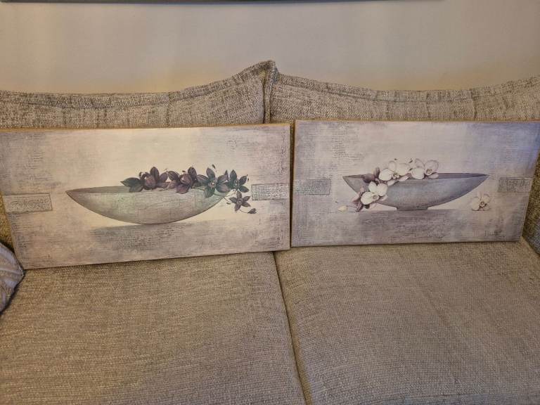 PAIR OF PICTURES ON CANVAS 