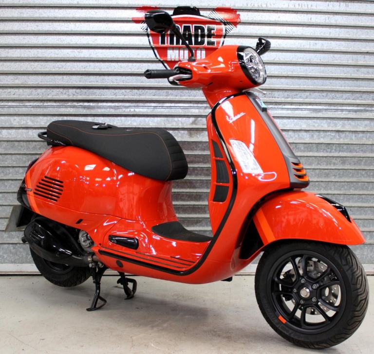 2024 24 PIAGGIO VESPA GTS 300 Hp-e SUPERSPORT ORANGE SCOOTER EXPORT ONLY 1379mls