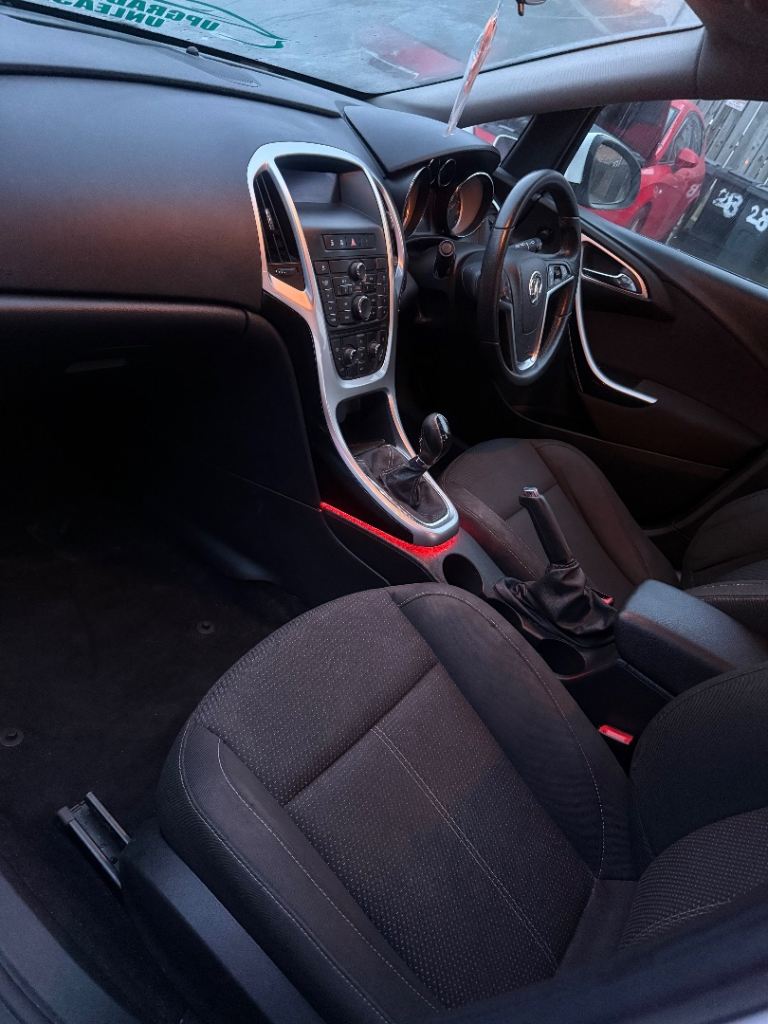 Vauxhall, ASTRA, Hatchback, 2013, Manual, 1686 (cc), 5 doors