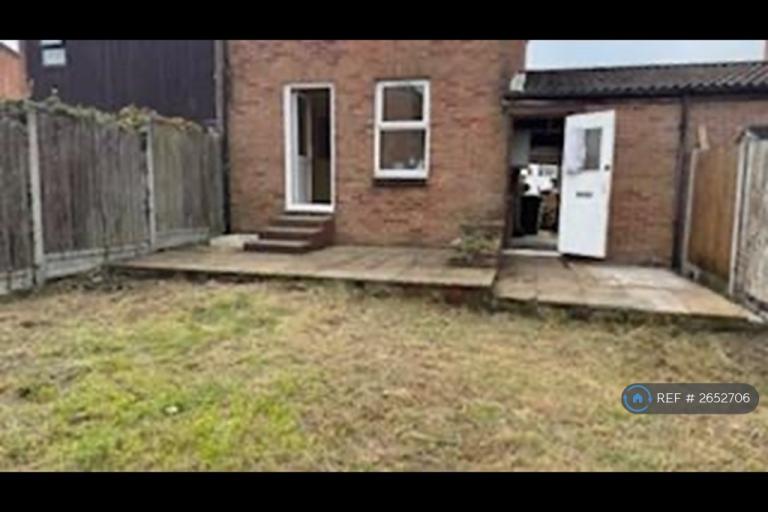 3 bedroom house in Thamley, Purfleet, RM19 (3 bed) (#2652706)