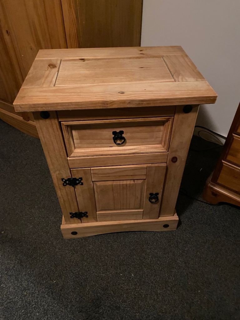 Corona bedside cabinet 