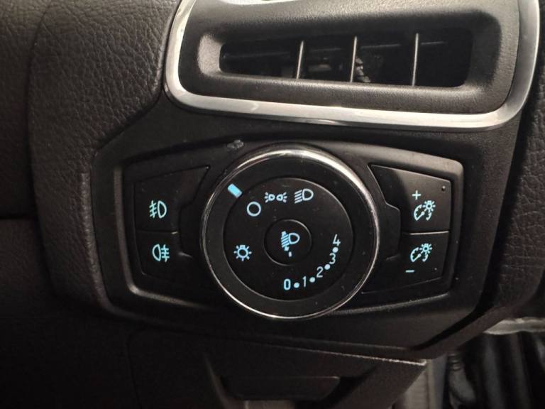 2014 Ford Focus 1.6 TDCi 115 Zetec Navigator 5dr HATCHBACK DIESEL Manual