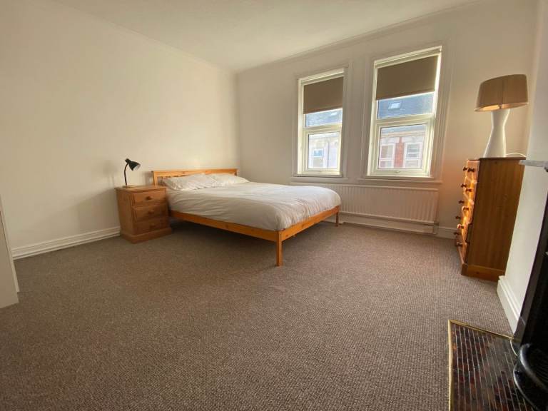 Room to rent in west parade