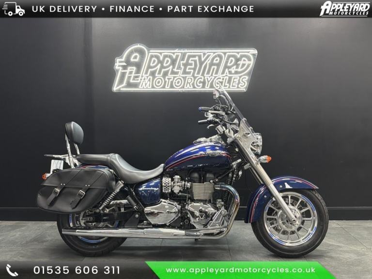 TRIUMPH BONNEVILLE AMERICA 8
