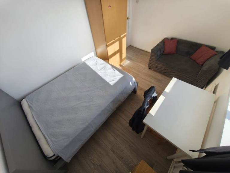 BRIGHT DOUBLE ROOM TO RENT IN STRATFORD - AVAILABLE NOW 🌟