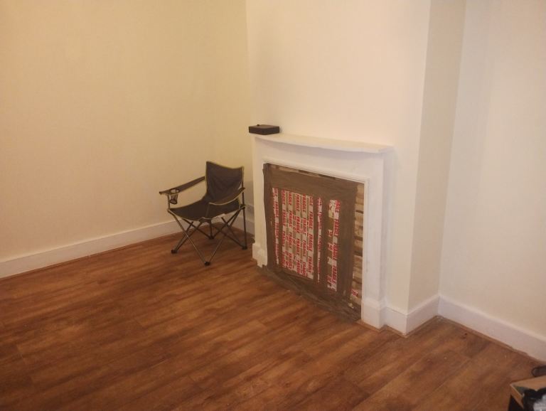 Room Tolet To rent Barkingside Ilford Romford IG6  