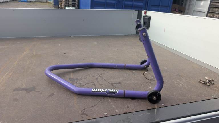 Micron paddock stand