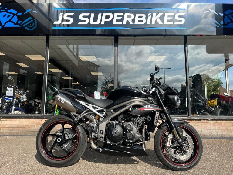 TRIUMPH SPEED TRIPLE 1050 RS 2018 - 10737 MILES - VERY CLEAN